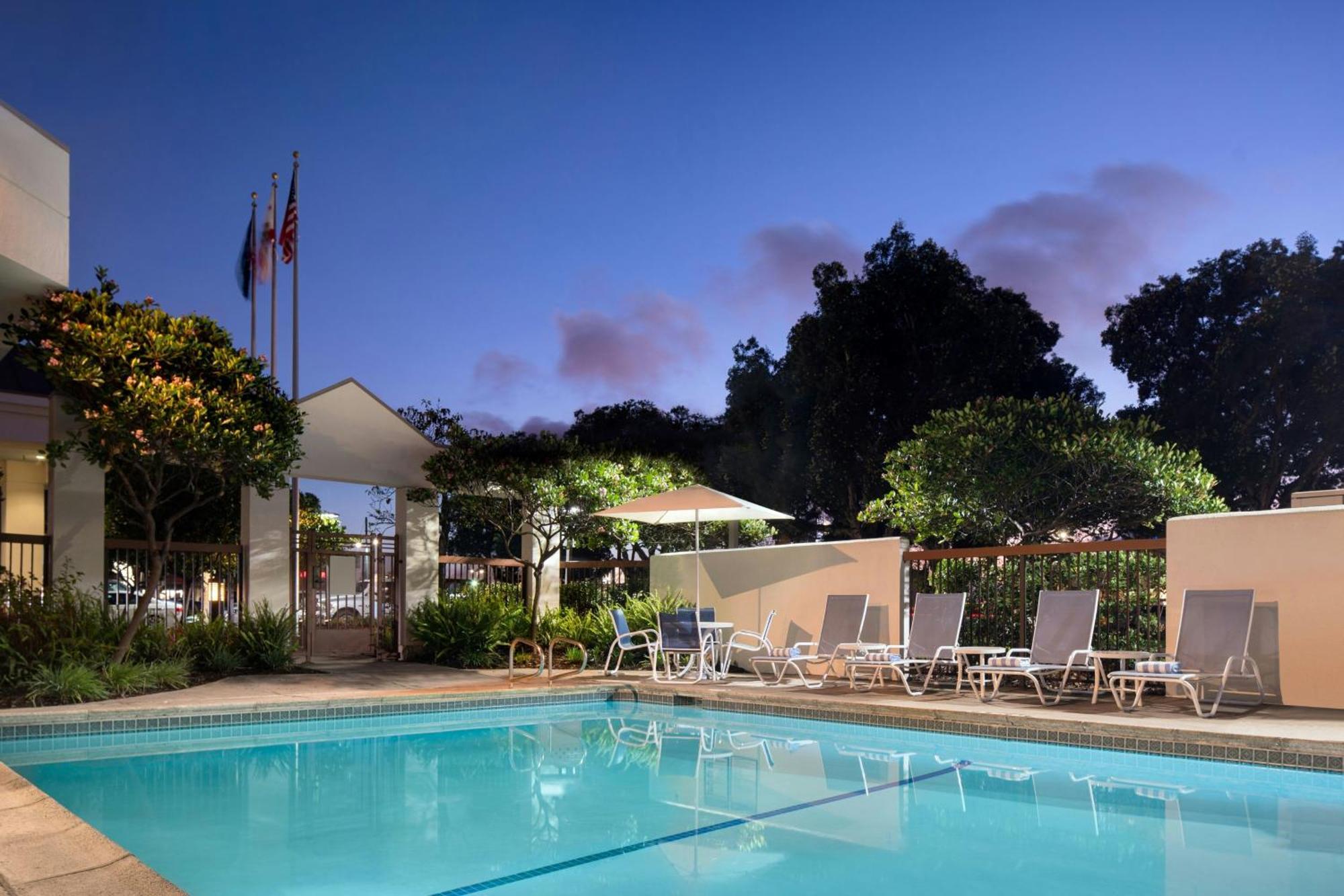 Four Points By Sheraton - San Francisco Bay Bridge Hotel 3*